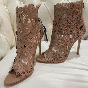 Zara shoes with flower detailing beige color